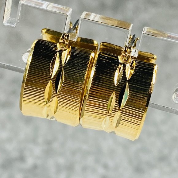 Monet Wide Hoop Pierced Earrings Shiny Gold Tone Womens Clip Fastener Classic - Picture 15 of 16